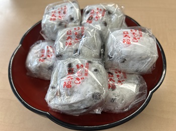 大角玉屋のいちご豆大福