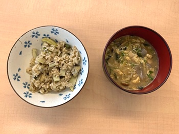タケノコと蕨の混ぜご飯と味噌汁